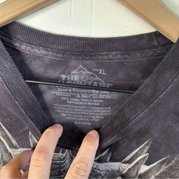 The Mountain Black and Gray Short Sleeve Tees with Dragon Design size XL - Picture 5 of 6